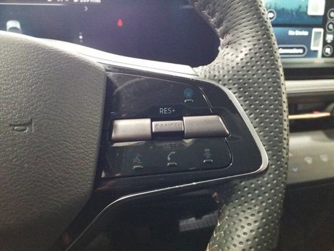 Used 2024 Nissan Ariya AWD image 5