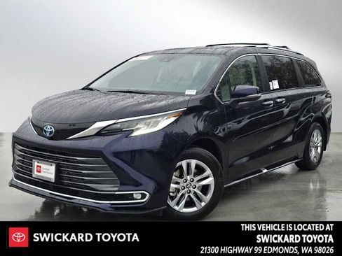 Certified 2025 Toyota Sienna Limited image 1