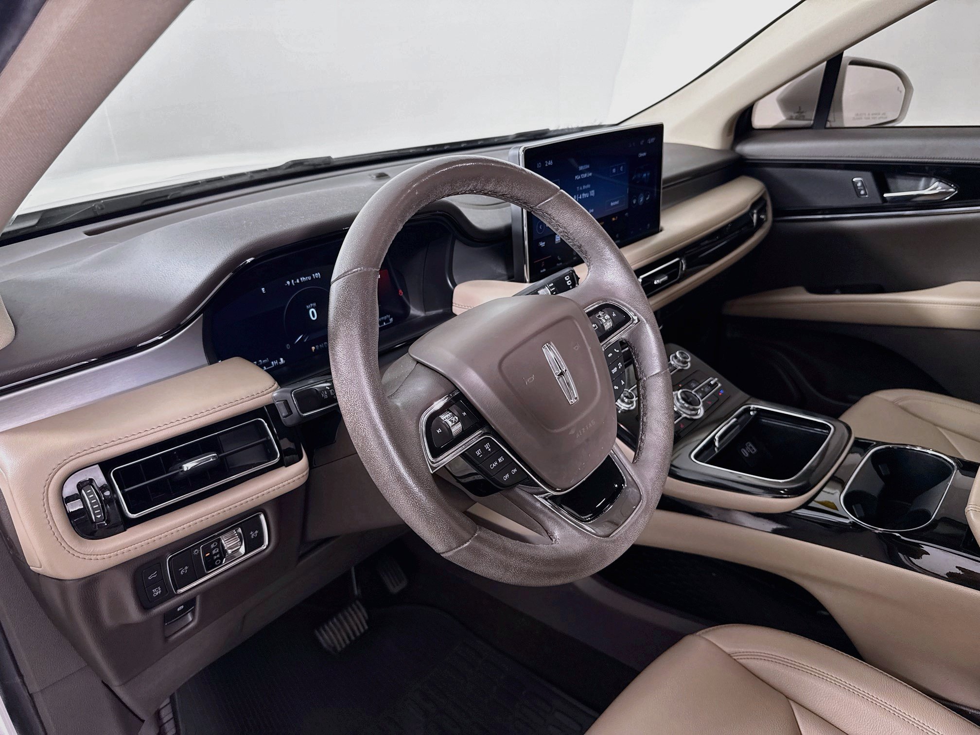 Used 2022 Lincoln Nautilus FWD w/ Premium Package image 9