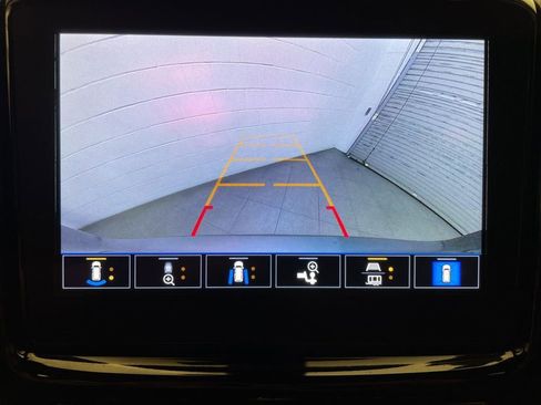 Used 2023 Chevrolet Traverse Premier image 17