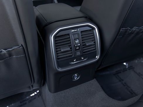 Certified 2023 Porsche Macan Turbo AWD/4WD image 45