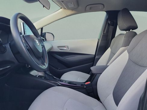 Used 2021 Toyota Corolla LE image 19