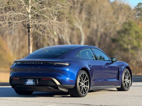 Used 2022 Porsche Taycan image 10