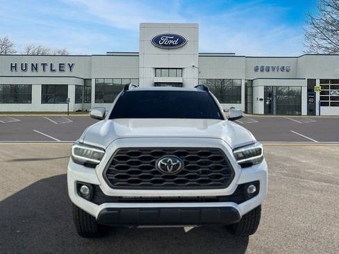 Used 2022 Toyota Tacoma TRD Off-Road w/ TRD Premium Off Road Package image 3