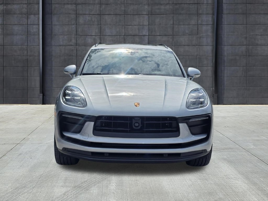 Certified 2026 Porsche Macan AWD/4WD image 6