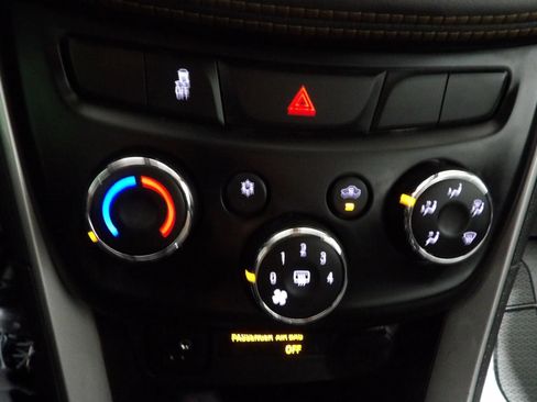 Used 2021 Chevrolet Trax LS FWD image 13