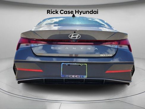 Used 2026 Hyundai Elantra SE w/ Cargo Package FWD image 3