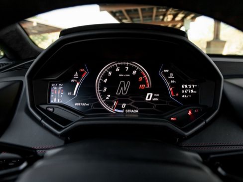 Used 2023 Lamborghini Huracan EVO image 19