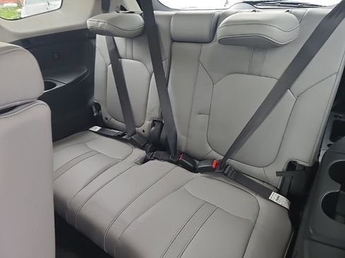 Used 2025 Honda Pilot EX-L image 27