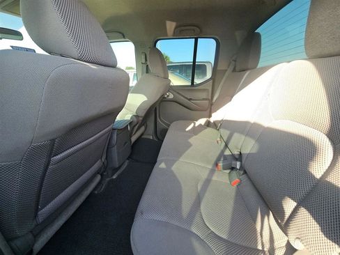 Used 2012 Nissan Frontier SV image 11