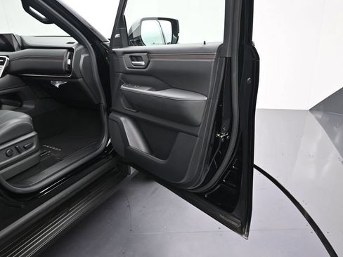Used 2025 Nissan Armada SL w/ Captain's Chari Seat Package AWD/4WD image 7