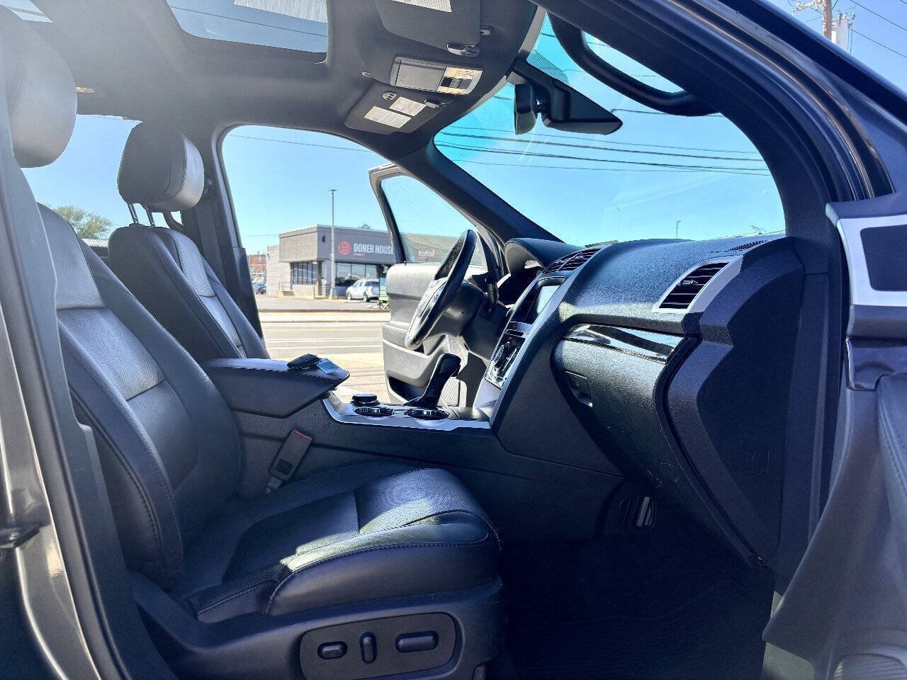 Used 2015 Ford Explorer Limited w/ Equipment Group 302A AWD/4WD image 36