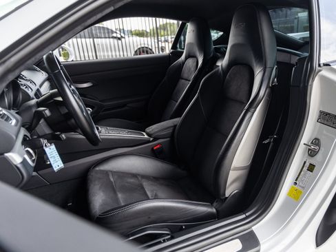 Certified 2020 Porsche 718 Cayman GT4 RWD image 5