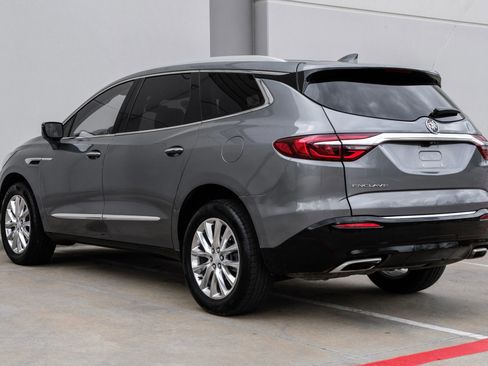 Used 2021 Buick Enclave Essence image 11