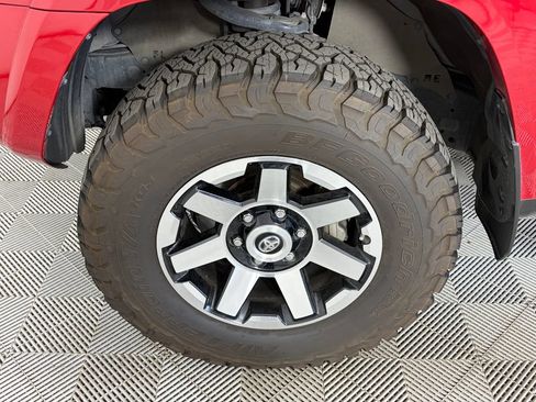 Used 2017 Toyota 4Runner TRD Off-Road Premium AWD/4WD image 8