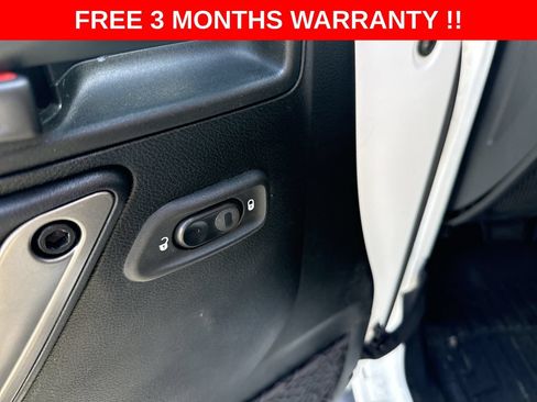 Used 2018 Jeep Wrangler Unlimited Sahara AWD/4WD image 12