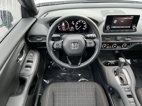 Used 2025 Honda HR-V Sport image 12