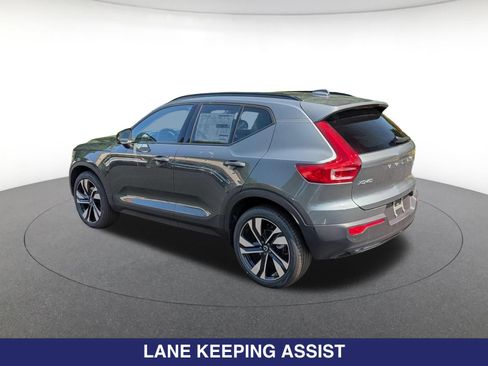 New 2026 Volvo XC40 B5 Plus w/ Climate Package AWD/4WD image 9