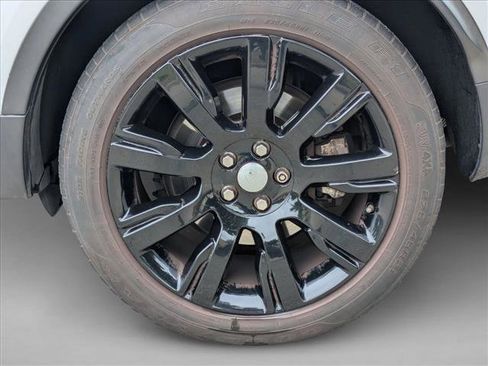Used 2017 Land Rover Discovery HSE AWD/4WD image 10