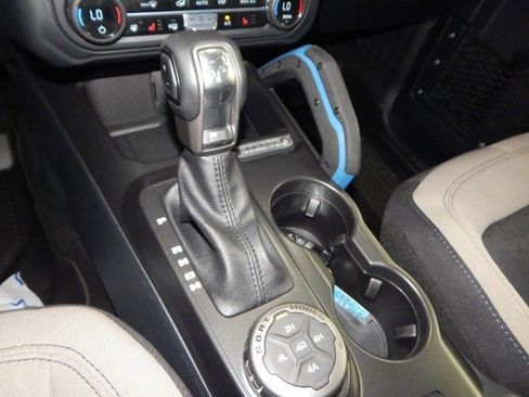 Used 2023 Ford Bronco Wildtrak image 23