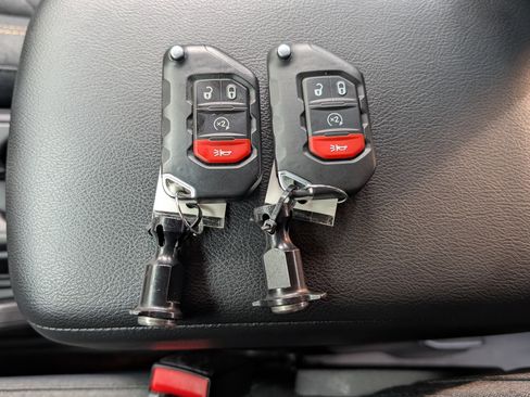 Used 2024 Jeep Wrangler Willys image 34