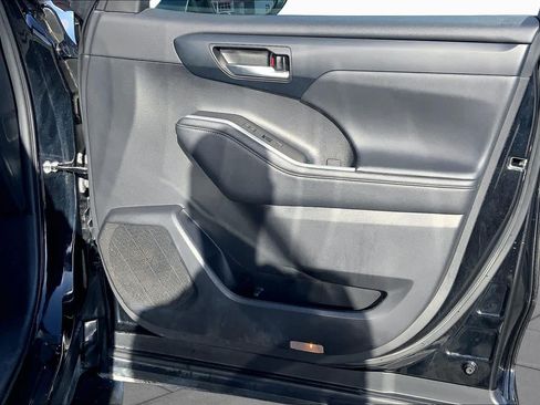 Used 2023 Toyota Highlander XLE FWD image 23