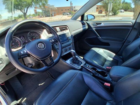 Used 2017 Volkswagen Golf SportWagen FWD image 15