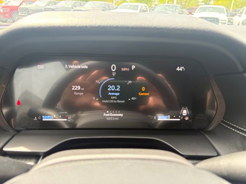 Used 2025 Jeep Grand Cherokee Altitude AWD/4WD image 19