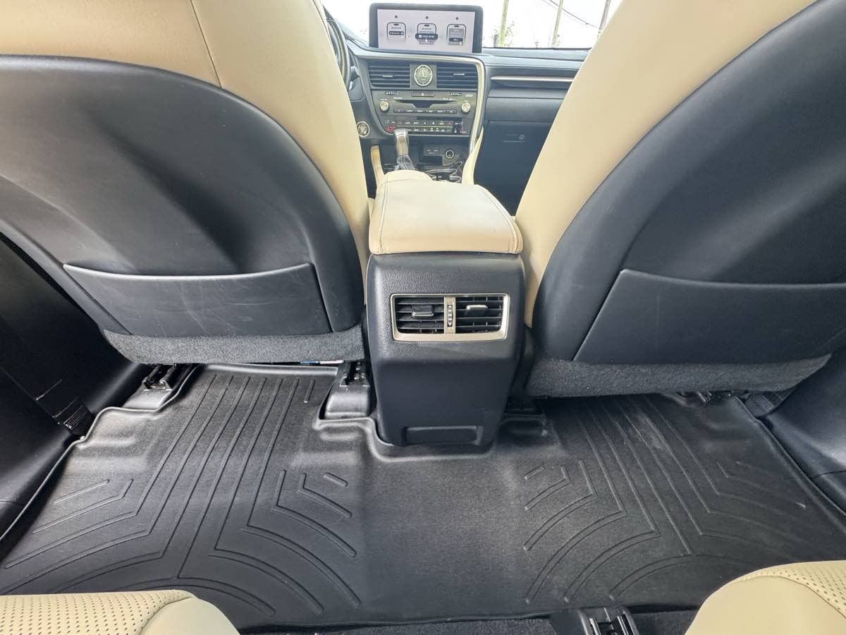 Used 2021 Lexus RX 350L Luxury w/ Accessory Package FWD image 17
