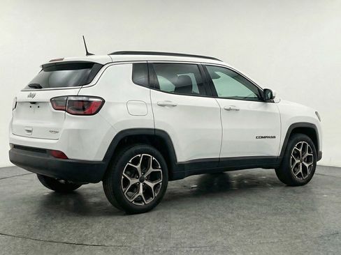 Used 2025 Jeep Compass Limited image 7