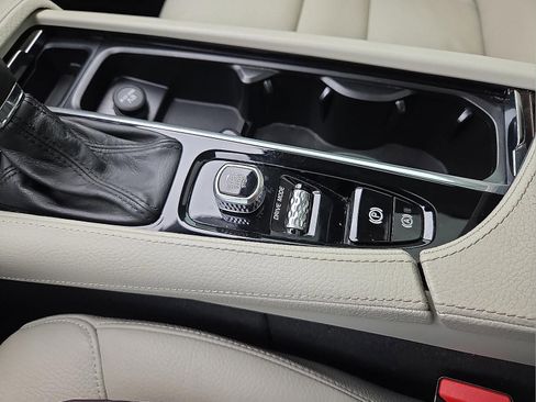 Used 2019 Volvo S90 T6 Momentum w/ Protection Package Premier image 22