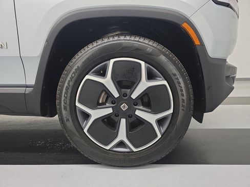 Used 2024 Rivian R1S Adventure AWD/4WD image 11