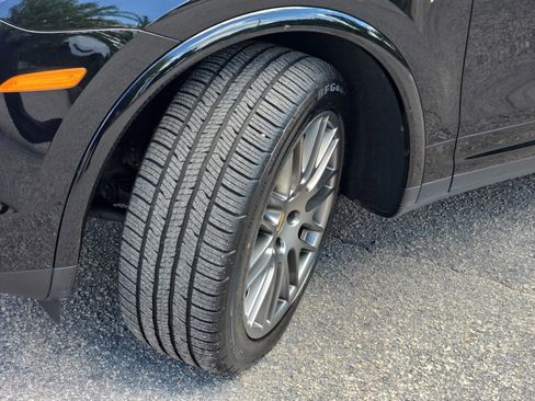 Used 2017 Porsche Cayenne S AWD/4WD image 36