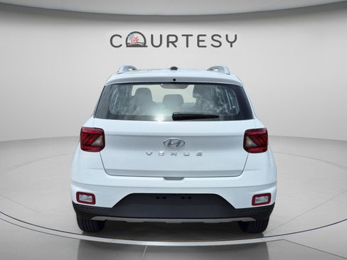 New 2026 Hyundai Venue SEL FWD image 4