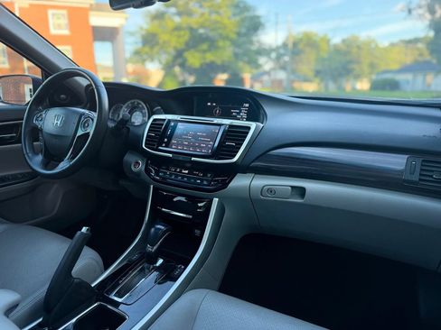 Used 2017 Honda Accord EX-L image 12
