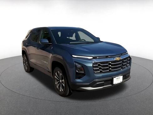 Used 2025 Chevrolet Equinox LT AWD/4WD image 3
