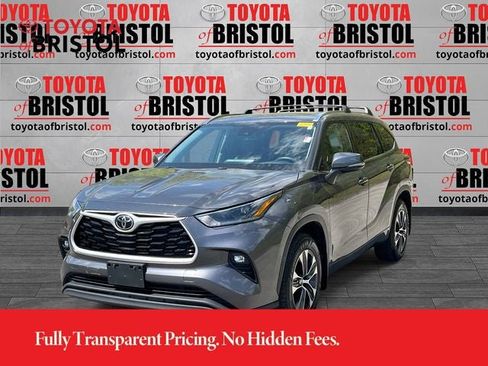 Used 2021 Toyota Highlander XLE AWD/4WD image 8