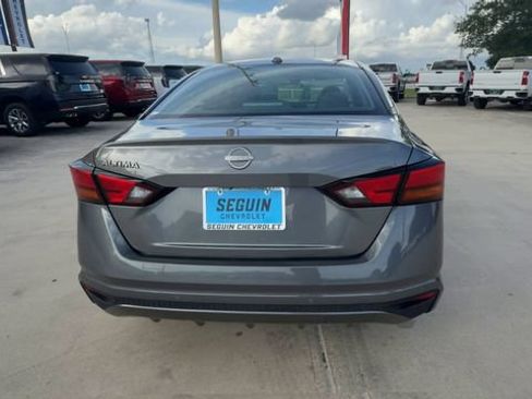 Used 2025 Nissan Altima 2.5 SV FWD image 7