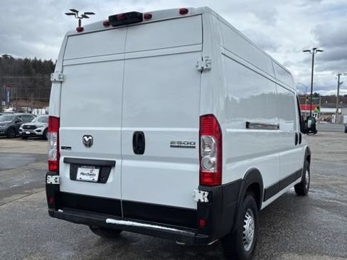 Used 2025 RAM ProMaster 2500 w/ Convenience Group FWD image 7
