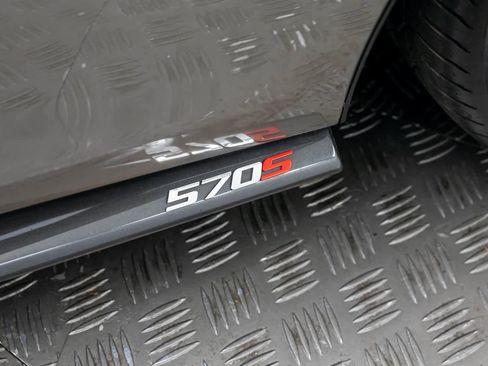 Used 2018 McLaren 570S Spider image 7