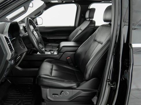 Used 2018 Ford Expedition XLT w/ Equipment Group 202A AWD/4WD image 29