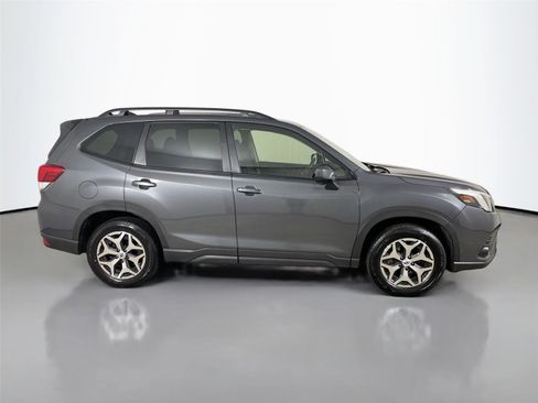 Used 2024 Subaru Forester Premium image 18