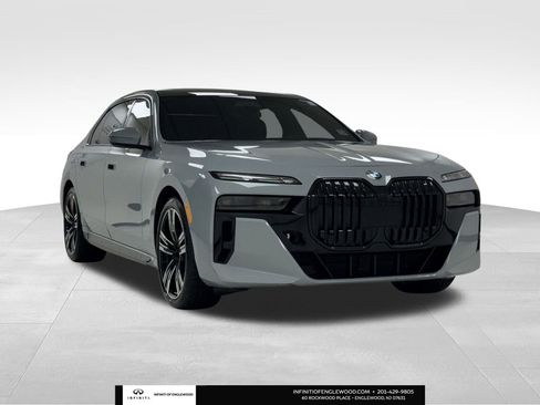 Used 2023 BMW 760i xDrive w/ Executive Package image 1