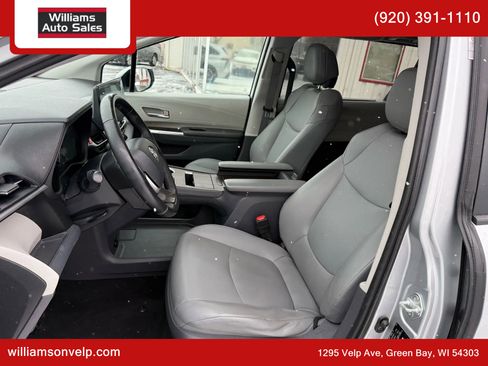 Used 2021 Toyota Sienna XLE image 10