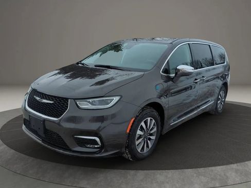 Used 2022 Chrysler Pacifica Limited FWD image 2