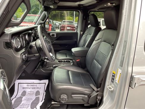 Used 2023 Jeep Wrangler Unlimited Sahara AWD/4WD image 13