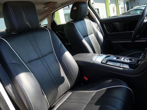 Used 2019 Jaguar XJ R-Sport image 24