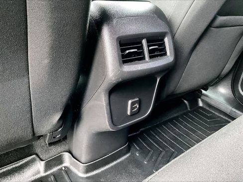 Used 2023 Chevrolet Equinox LS image 28