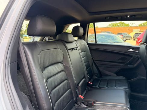 Used 2019 Volkswagen Tiguan SEL Premium R-Line AWD/4WD image 32