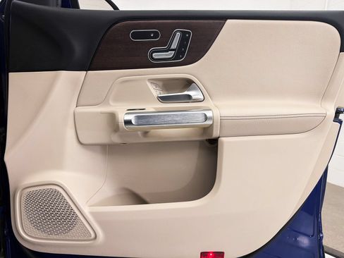 Used 2021 Mercedes-Benz GLB 250 image 25